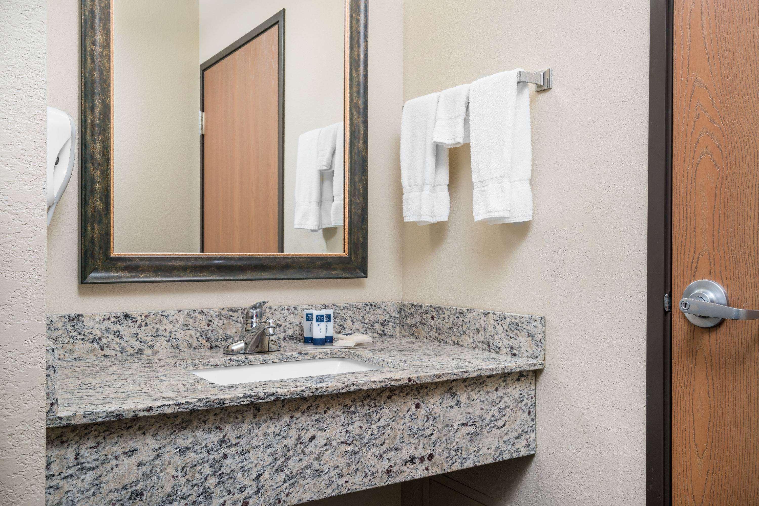 Americinn By Wyndham Fort Dodge Ngoại thất bức ảnh